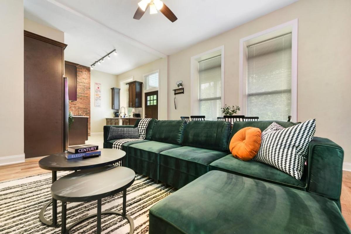 Apartment 9 Bedroom House With King-sized Bed Near Bakery Square *