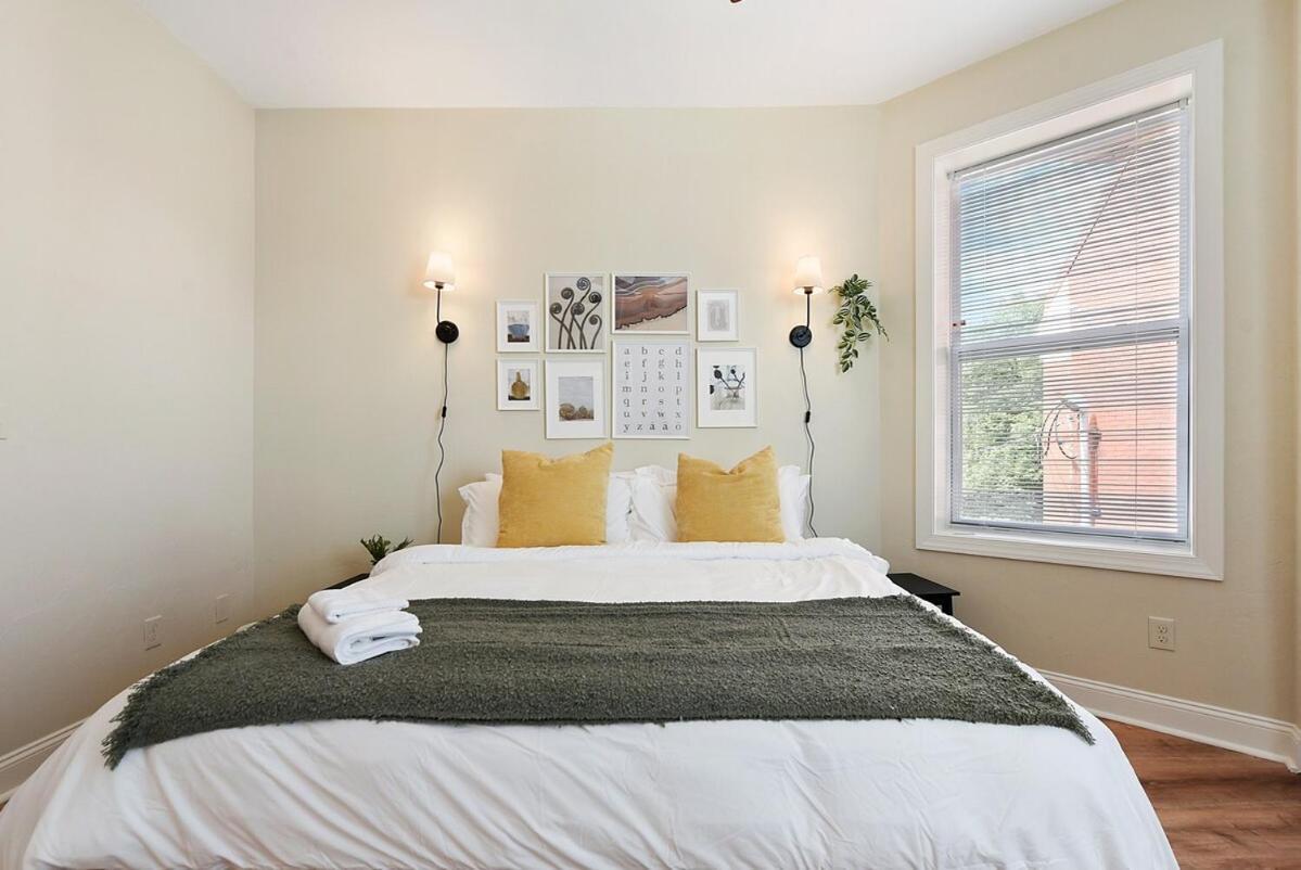 9 Bedroom House With King-sized Bed Near Bakery Square Apartment