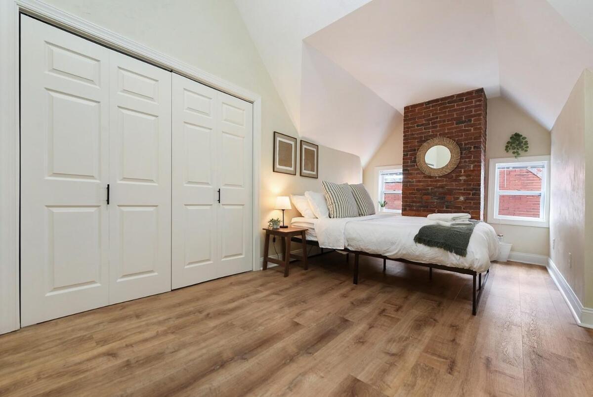 Apartment 9 Bedroom House With King-sized Bed Near Bakery Square